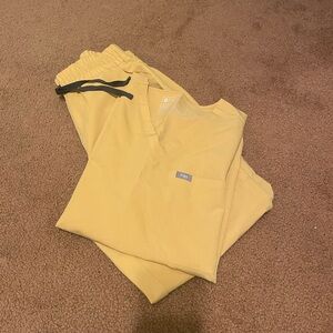 No longer fit. Still good condition. Figs jogger set